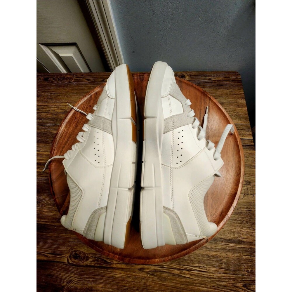 The Roger Clubhouse by On, Men's US Size 9.5, white leather sneakers - Picture 5 of 16